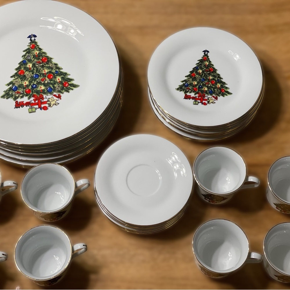 Christmas Tree Dinnerware Set